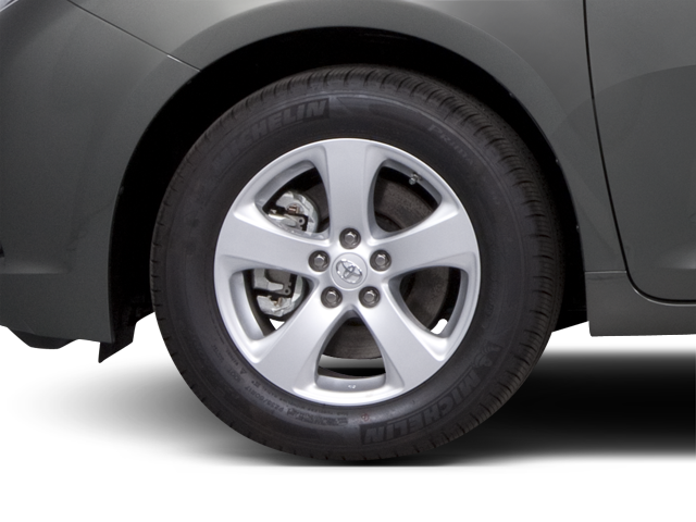 2013 Toyota Sienna XLE 8 Passenger