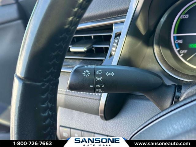 2022 Toyota Camry Hybrid SE