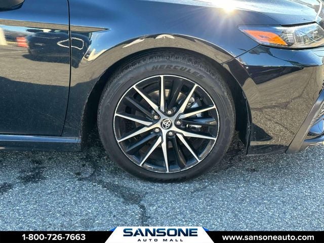 2022 Toyota Camry Hybrid SE