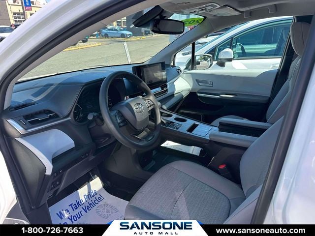 2025 Toyota Sienna LE 8 Passenger