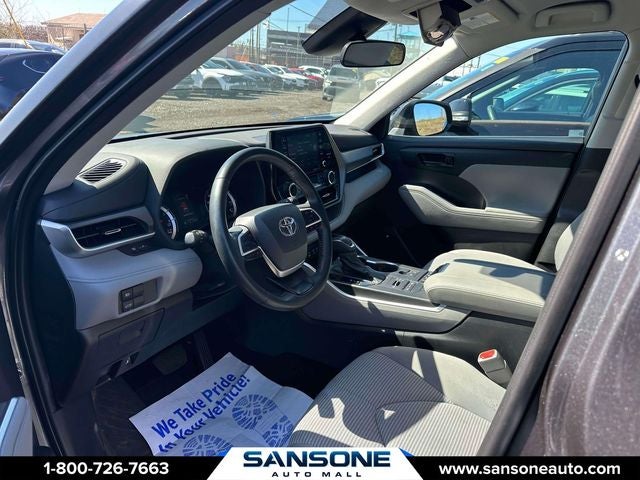 2022 Toyota Highlander LE