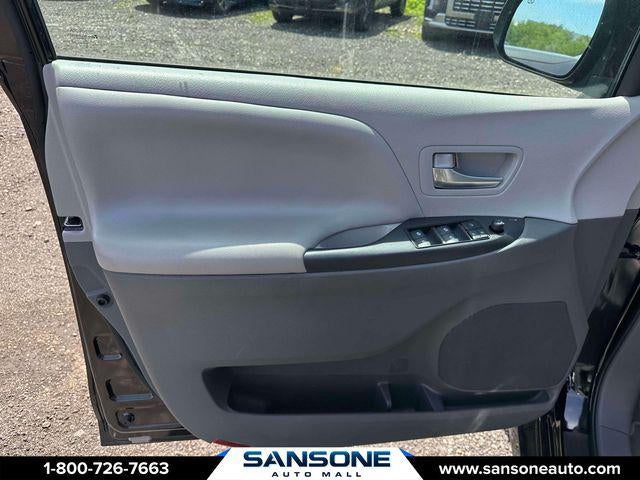 2020 Toyota Sienna LE 7 Passenger