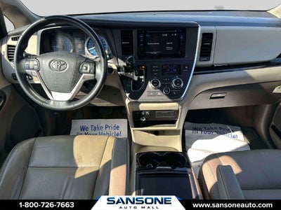 2015 Toyota Sienna XLE 8 Passenger