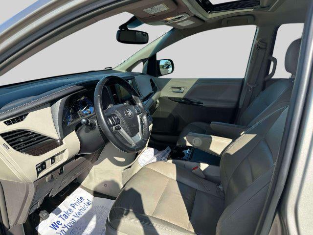 2015 Toyota Sienna XLE 8 Passenger
