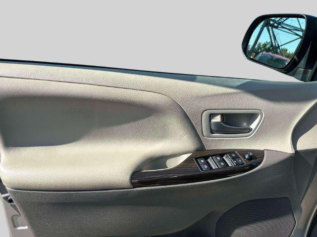 2015 Toyota Sienna XLE 8 Passenger