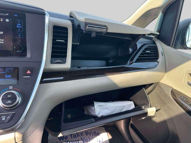 2015 Toyota Sienna XLE 8 Passenger