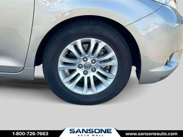 2015 Toyota Sienna XLE 8 Passenger