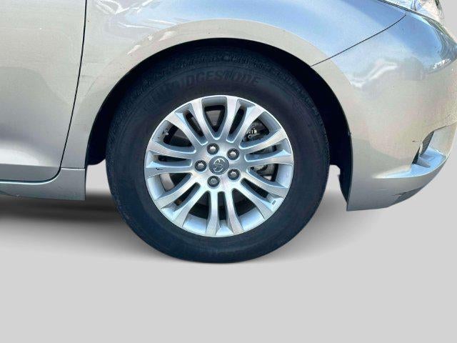 2015 Toyota Sienna XLE 8 Passenger