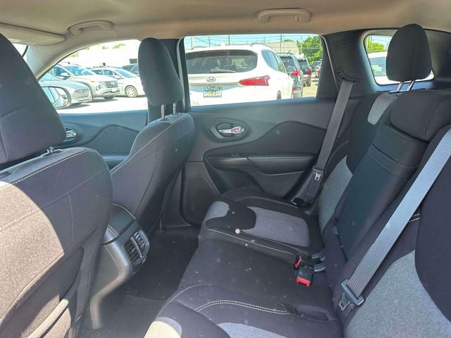 2016 Jeep Cherokee Sport