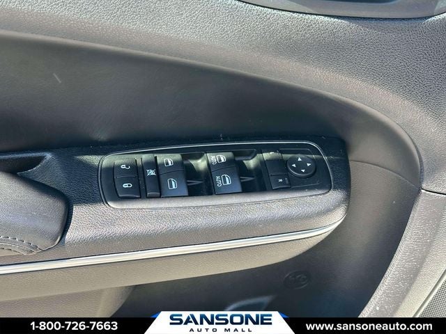 2016 Chrysler 300 Limited