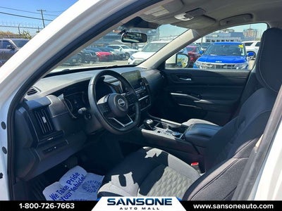 2022 Nissan Pathfinder SV