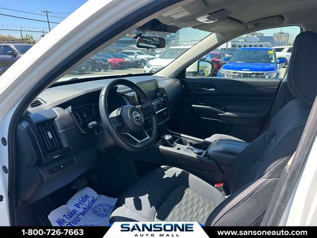 2022 Nissan Pathfinder SV