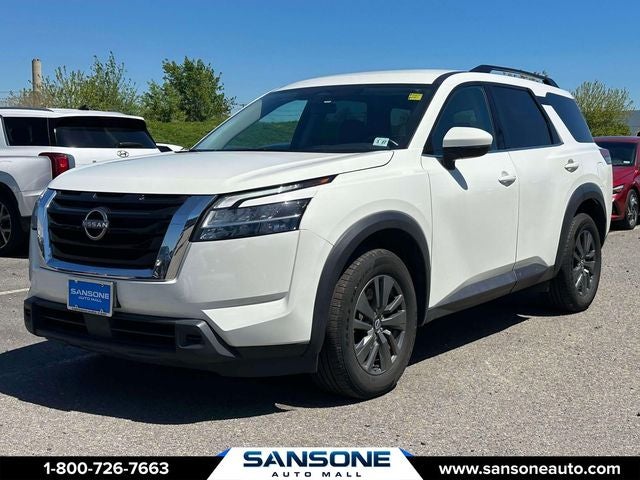2022 Nissan Pathfinder SV