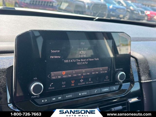 2022 Nissan Pathfinder SV