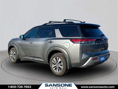 2024 Nissan Pathfinder SL