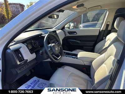 2023 Nissan Pathfinder SL