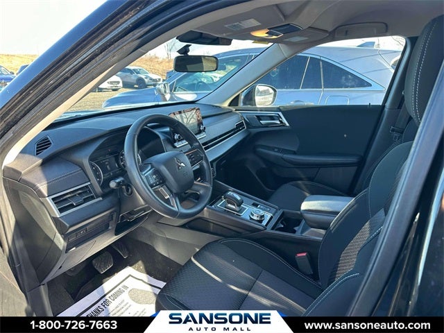 2024 Mitsubishi Outlander ES