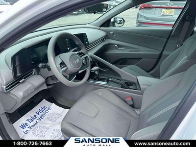 2025 Hyundai ELANTRA SE