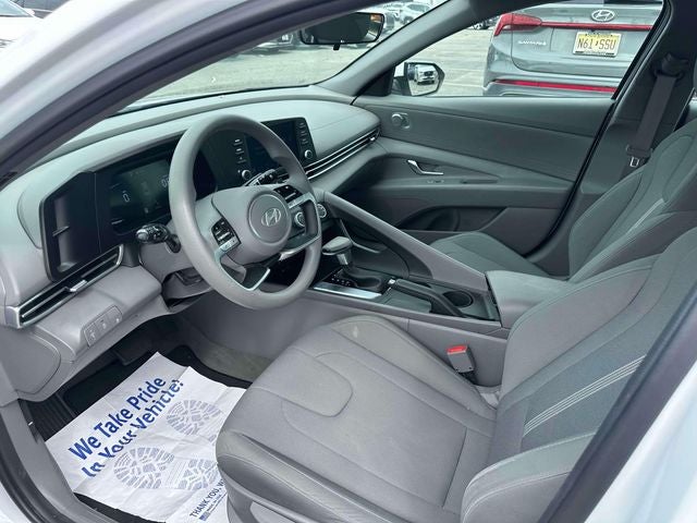 2025 Hyundai ELANTRA SE