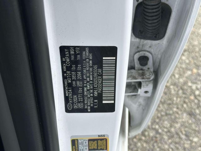 2025 Hyundai ELANTRA SE