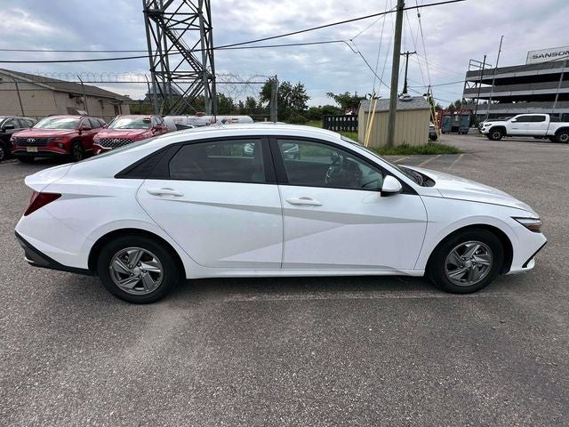 2025 Hyundai ELANTRA SE