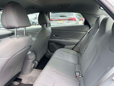 2025 Hyundai ELANTRA SE
