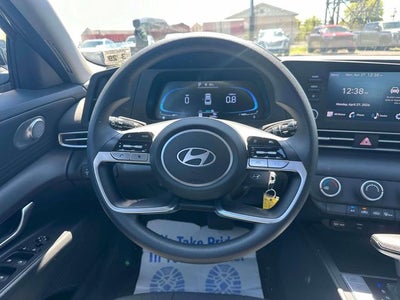 2024 Hyundai ELANTRA SE