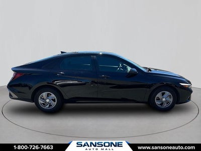 2024 Hyundai ELANTRA SE