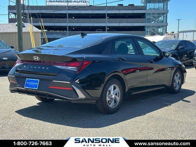 2024 Hyundai ELANTRA SE