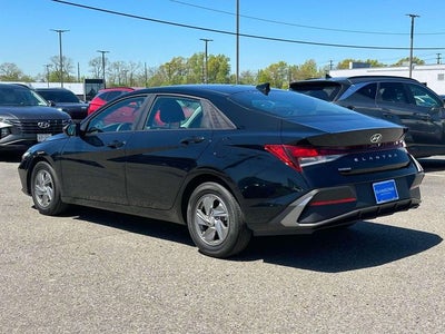 2024 Hyundai ELANTRA SE