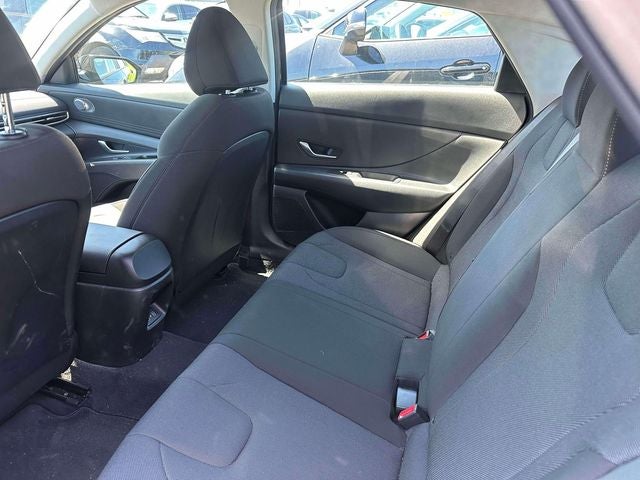 2024 Hyundai ELANTRA SE