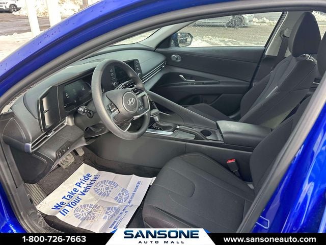 2024 Hyundai ELANTRA SE