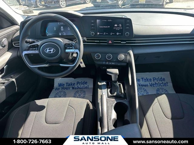 2025 Hyundai ELANTRA SE