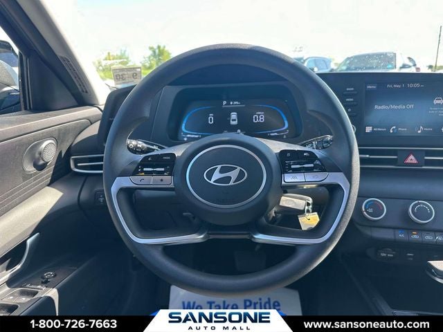 2025 Hyundai ELANTRA SE