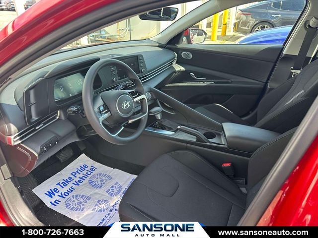 2025 Hyundai ELANTRA SE