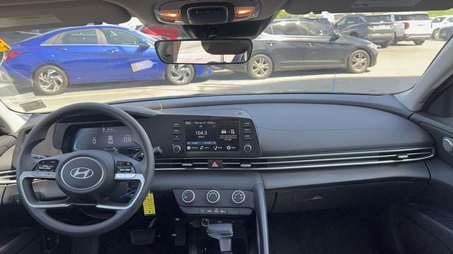 2025 Hyundai ELANTRA SE