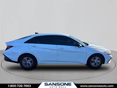 2024 Hyundai ELANTRA SE