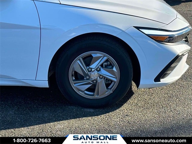 2024 Hyundai ELANTRA SE
