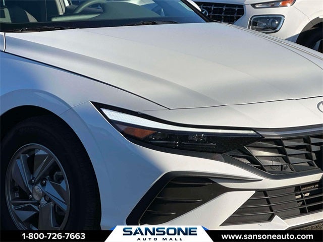 2024 Hyundai ELANTRA SE