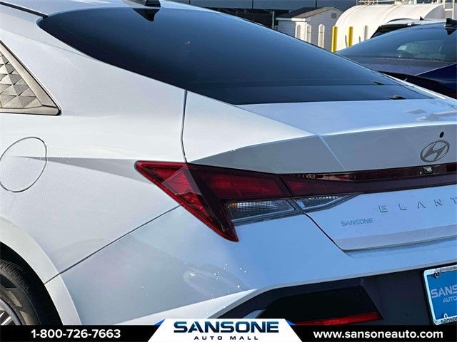 2024 Hyundai ELANTRA SE