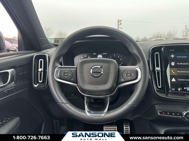 2022 Volvo XC40 R-Design