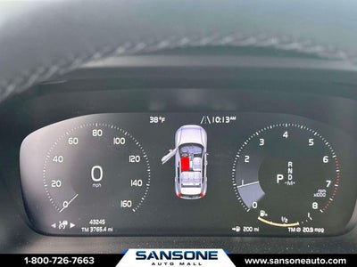 2022 Volvo XC40 R-Design