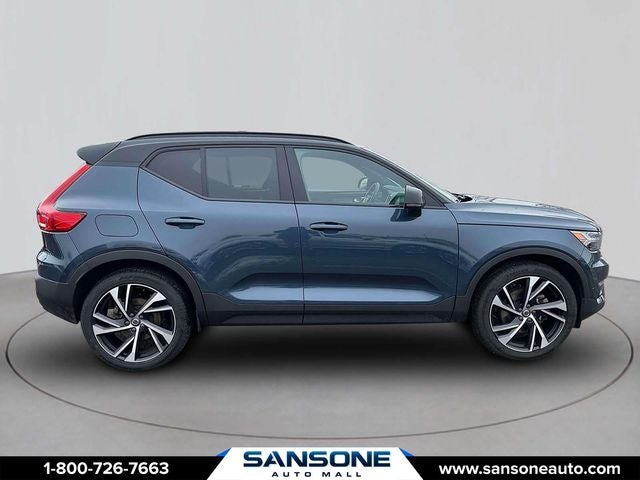 2022 Volvo XC40 R-Design