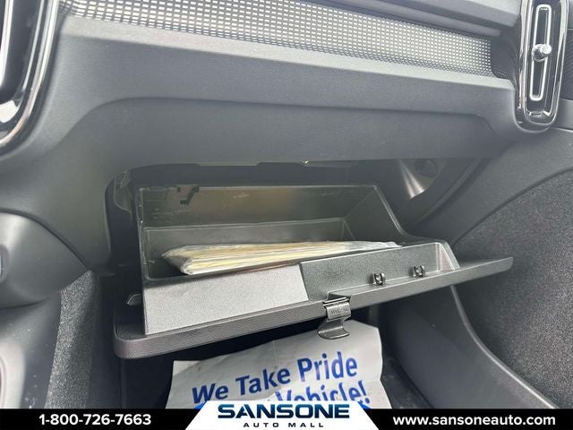 2022 Volvo XC40 R-Design